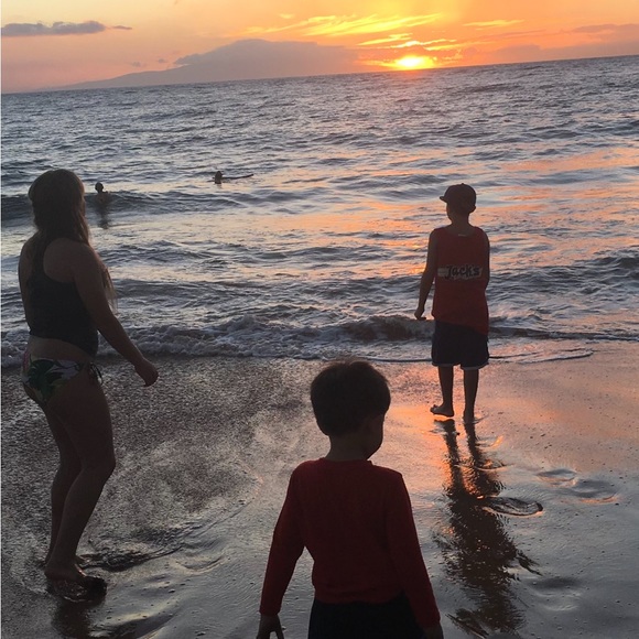 Meet your Posher, Candi - Picture 2 of 5